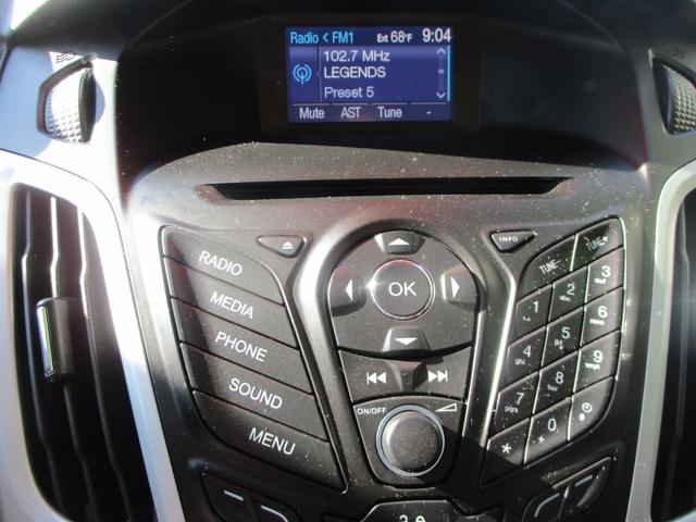 Photo of 2014 OXFORD WHITE Ford Focus