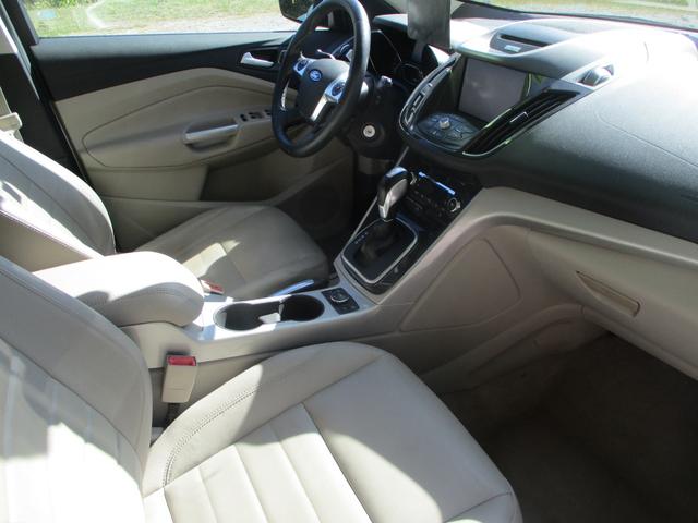 Photo of 2013 WHITE PLATINUM Ford Escape