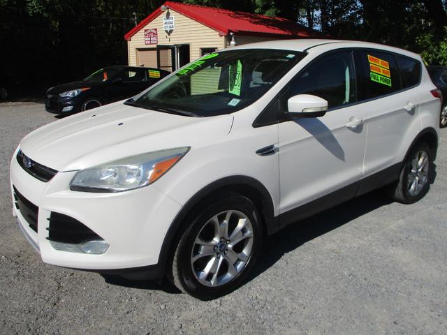 Photo of 2013 WHITE PLATINUM Ford Escape