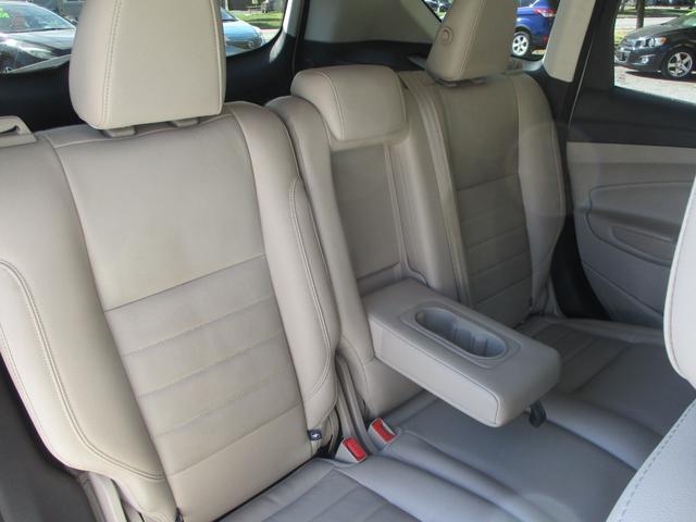 Photo of 2013 WHITE PLATINUM Ford Escape