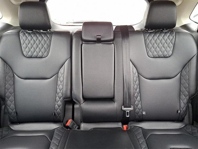 Photo of 2024 Silver Metallic Ford Edge