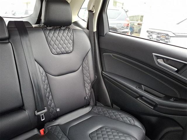 Photo of 2024 Silver Metallic Ford Edge