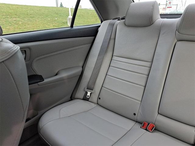 Photo of 2017 White Toyota Camry Hybrid