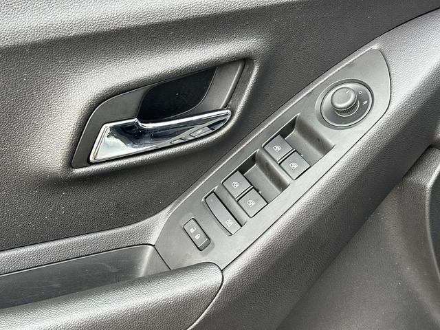 Photo of 2018 Silver Ice Metallic Chevrolet Trax