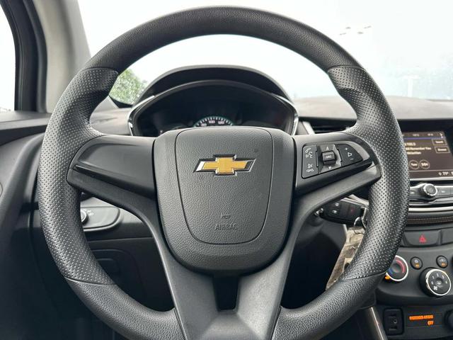 Photo of 2018 Silver Ice Metallic Chevrolet Trax