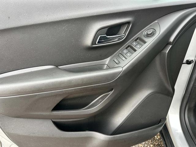 Photo of 2018 Silver Ice Metallic Chevrolet Trax