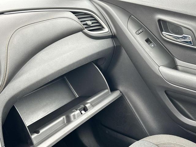 Photo of 2018 Silver Ice Metallic Chevrolet Trax