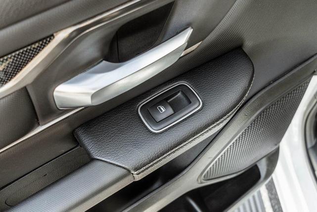 Photo of 2019 Bright White RAM 1500