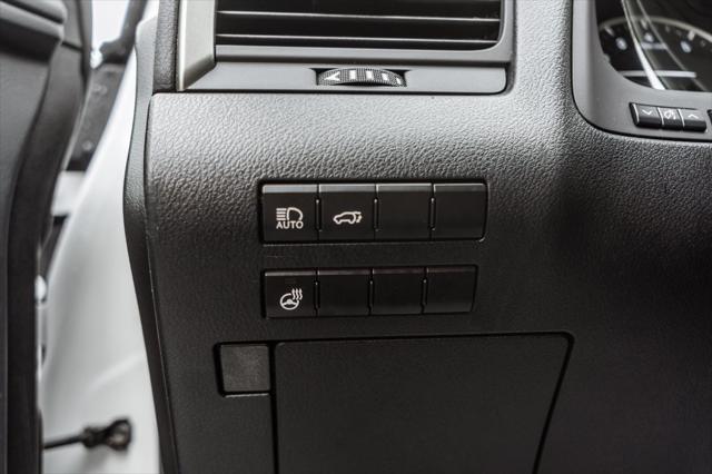 Photo of 2022 Eminent White Pearl Lexus RX 350