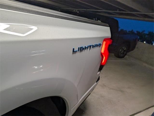 Photo of 2025 Oxford White Ford F-150 Lightning