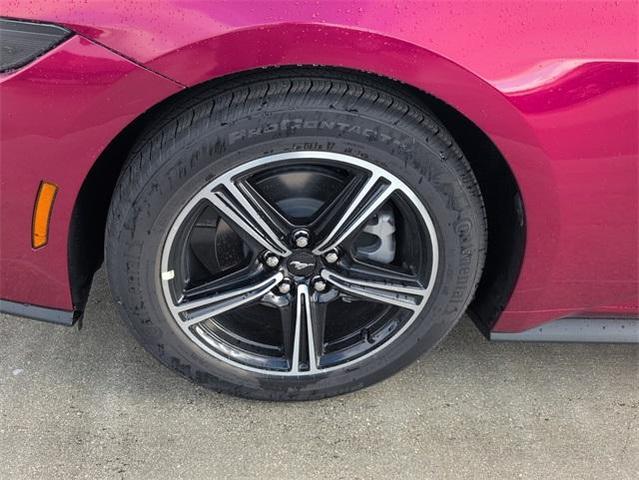 Photo of 2025 Molten Ford Mustang