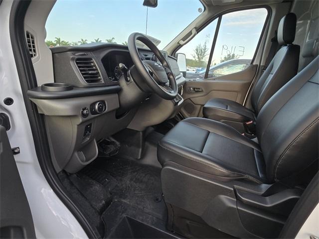 Photo of 2025 Oxford White Ford Transit-250