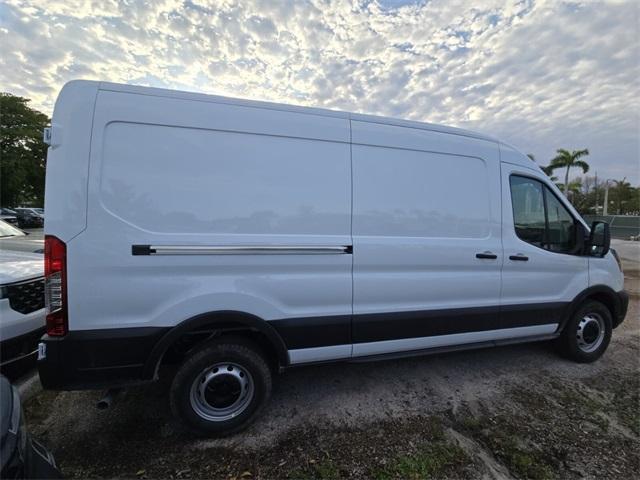Photo of 2025 Oxford White Ford Transit-250