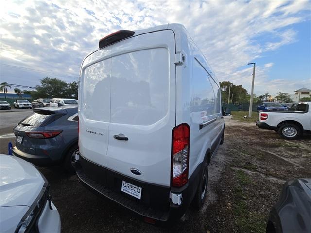 Photo of 2025 Oxford White Ford Transit-250