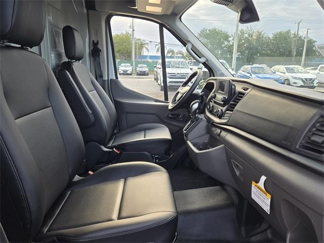 Photo of 2025 Oxford White Ford Transit-250