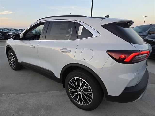 Photo of 2025 Silver Metallic Ford Escape