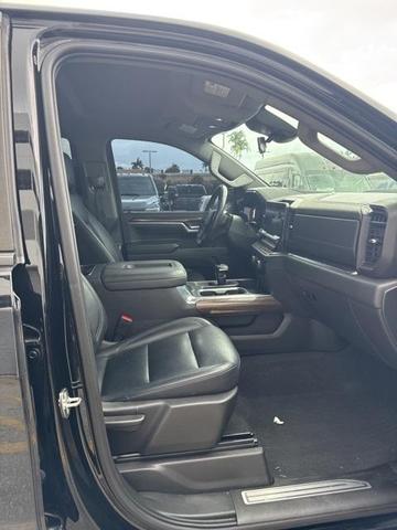 Photo of 2022 Black Chevrolet Silverado 1500