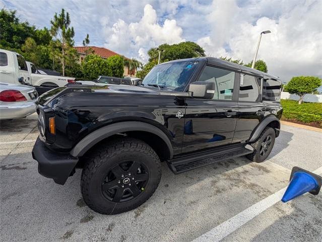 Photo of 2025 Shadow Black Ford Bronco