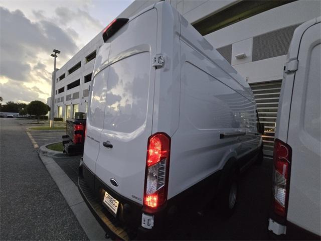 Photo of 2025 Oxford White Ford Transit-350