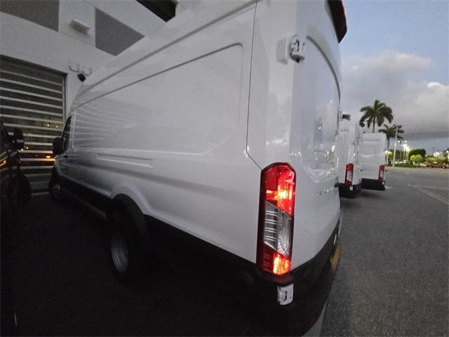 Photo of 2025 Oxford White Ford Transit-350