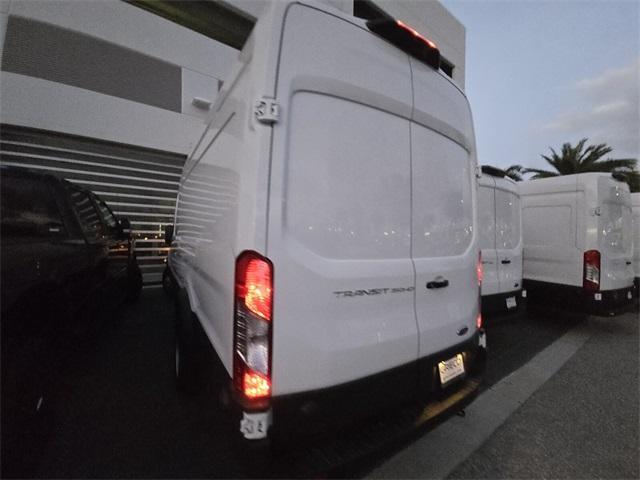 Photo of 2025 Oxford White Ford Transit-350