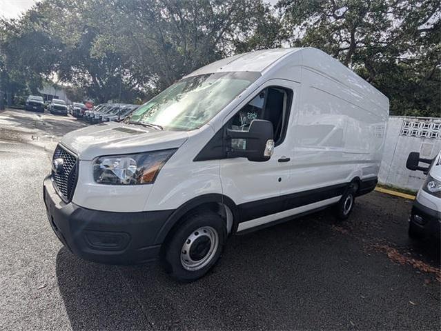 Photo of 2025 Oxford White Ford Transit-250