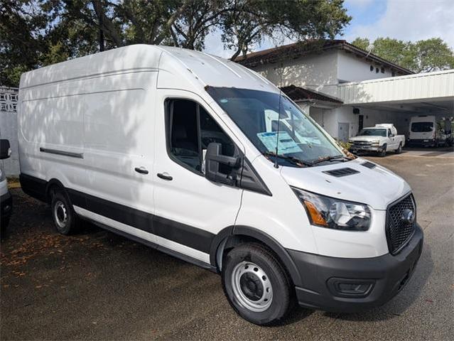 Photo of 2025 Oxford White Ford Transit-250