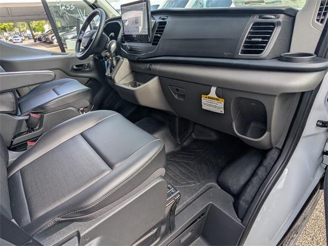 Photo of 2025 Oxford White Ford Transit-250