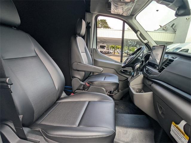 Photo of 2025 Oxford White Ford Transit-250