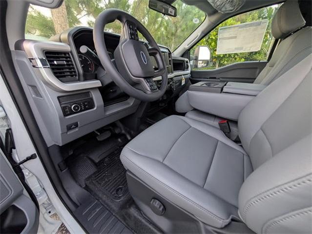 Photo of 2025 Oxford White Ford F-250