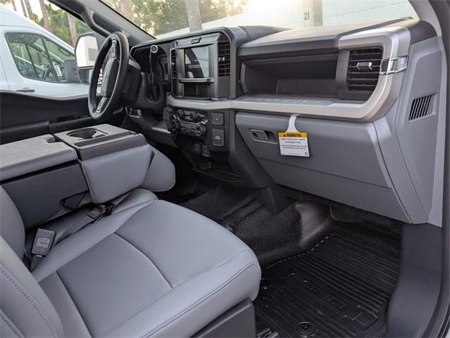 Photo of 2025 Oxford White Ford F-250