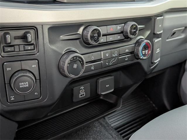 Photo of 2025 Oxford White Ford F-250