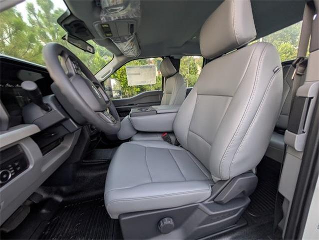Photo of 2025 Oxford White Ford F-250