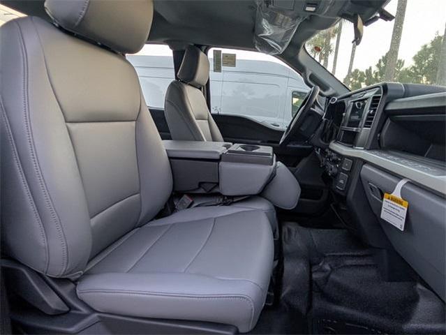 Photo of 2025 Oxford White Ford F-250