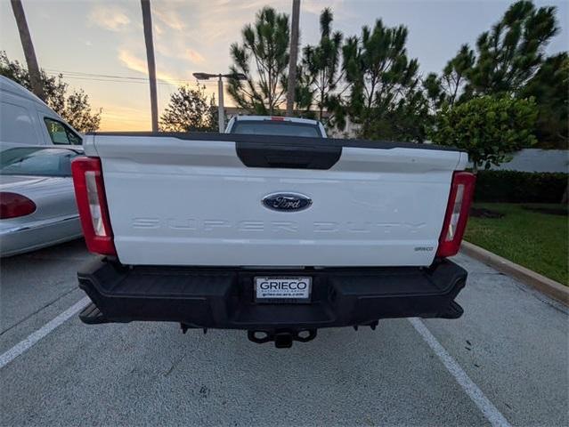 Photo of 2025 Oxford White Ford F-250