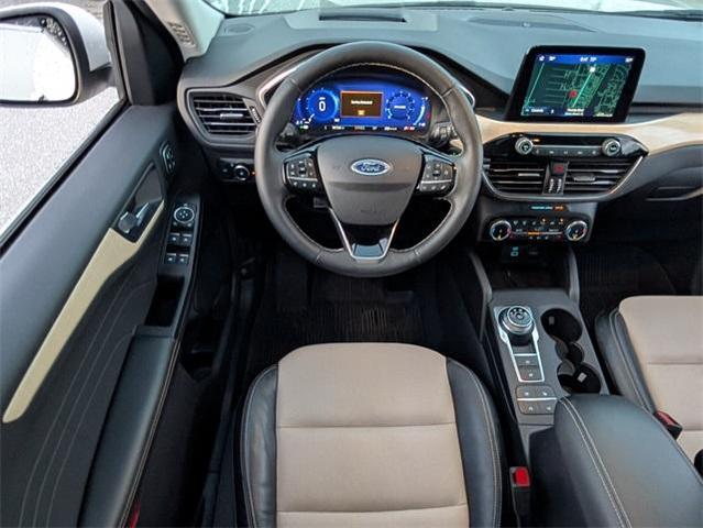 Photo of 2022 Star White Ford Escape