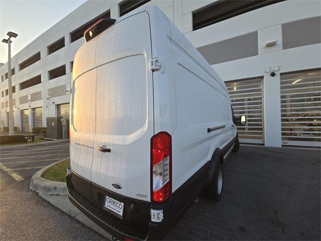 Photo of 2025 Oxford White Ford Transit-350