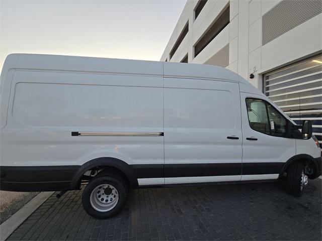 Photo of 2025 Oxford White Ford Transit-350
