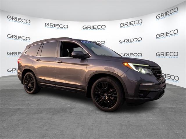 Photo of 2022 Gray Honda Pilot