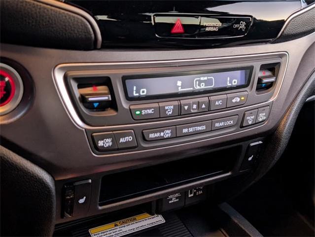 Photo of 2022 Gray Honda Pilot