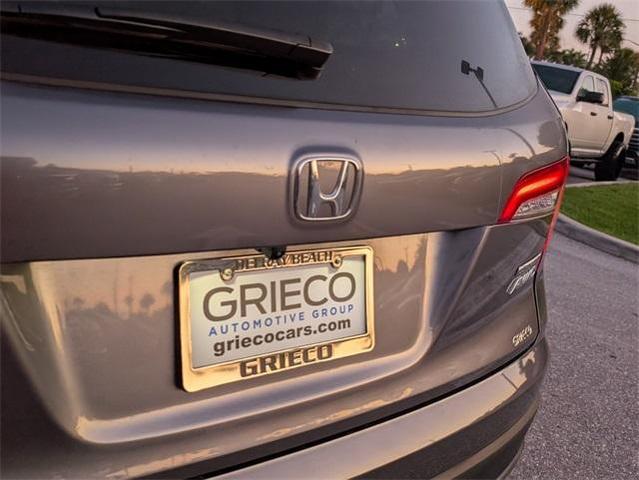 Photo of 2022 Gray Honda Pilot