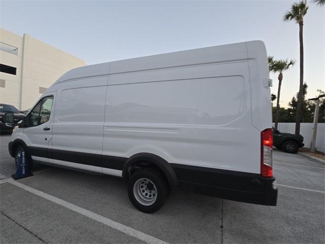 Photo of 2025 Oxford White Ford Transit-350