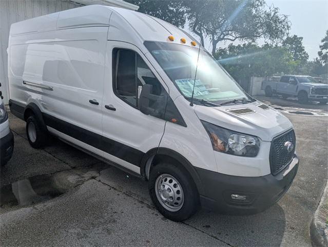 Photo of 2025 Oxford White Ford Transit-350