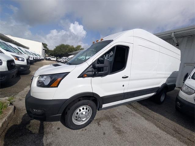 Photo of 2025 Oxford White Ford Transit-350