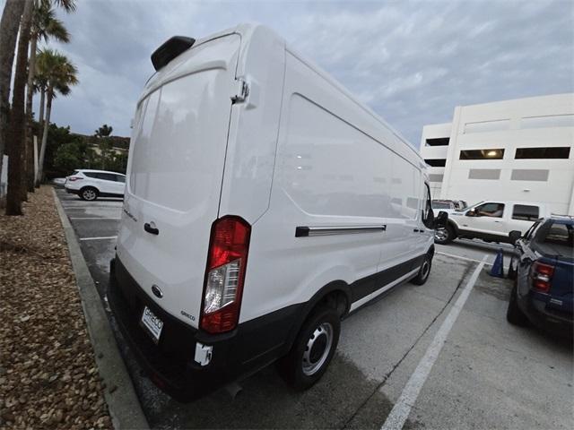 Photo of 2025 Oxford White Ford Transit-250