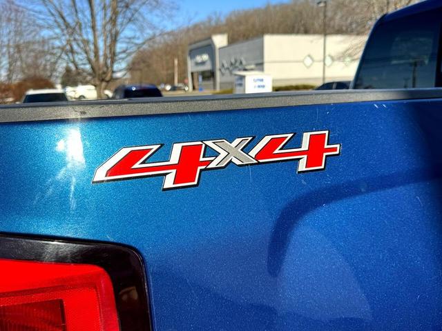 Photo of 2016 Deep Ocean Blue Metallic Chevrolet Silverado 1500