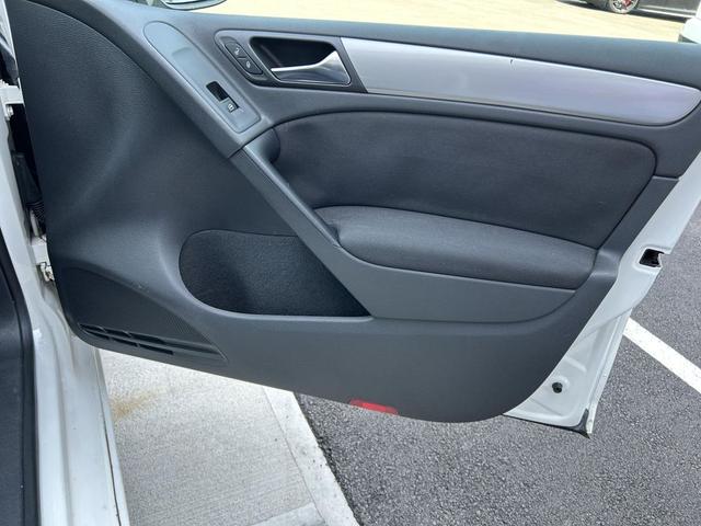 Photo of 2010 Candy White Volkswagen Golf