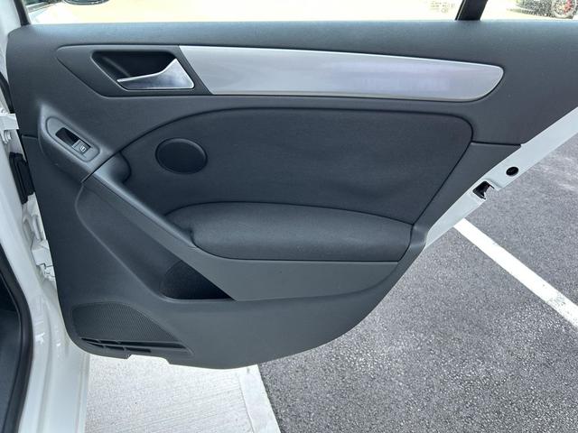 Photo of 2010 Candy White Volkswagen Golf