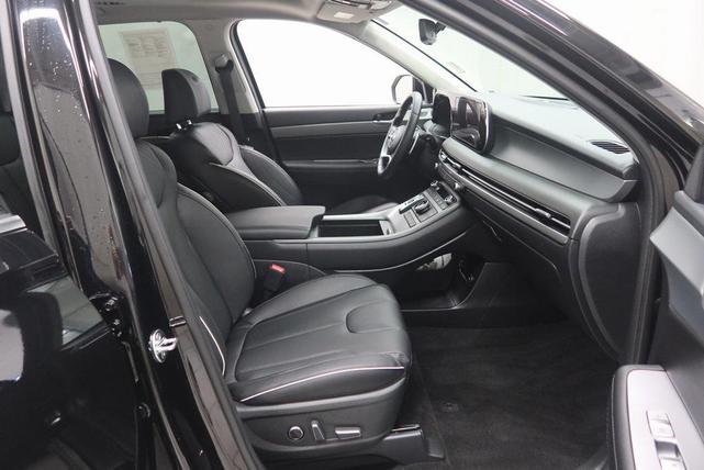 Photo of 2025 Abyss Black Pearl Hyundai PALISADE