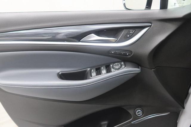 Photo of 2021 White Frost Tricoat Buick Enclave